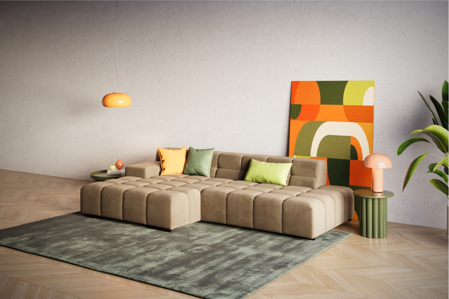 Modernes Wohnzimmer mit einem hellbraunen Sektionssofa, bunten Kissen, abstrakter Kunst und Pflanzen.