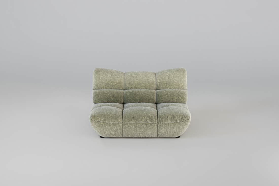 Ein grünes, plüschiges Zweisitzer-Sofa mit modernem, getuftetem Design vor einem schlichten, hellen Hintergrund.