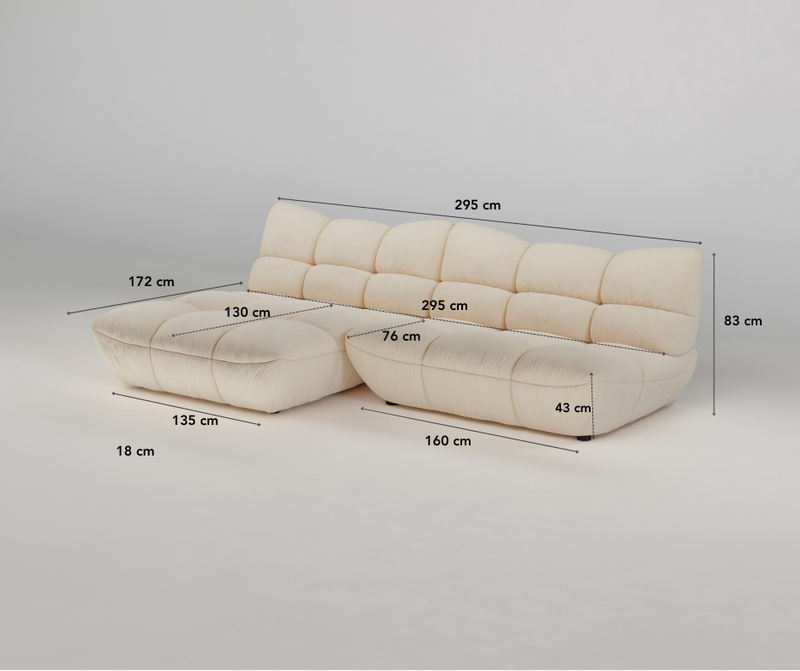 Cremefarbenes Sektionssofa mit beschrifteten Abmessungen in Zentimetern auf einfarbigem Hintergrund.